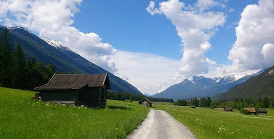 Die Landpartie: Mit dem E-Bike über die Alpen